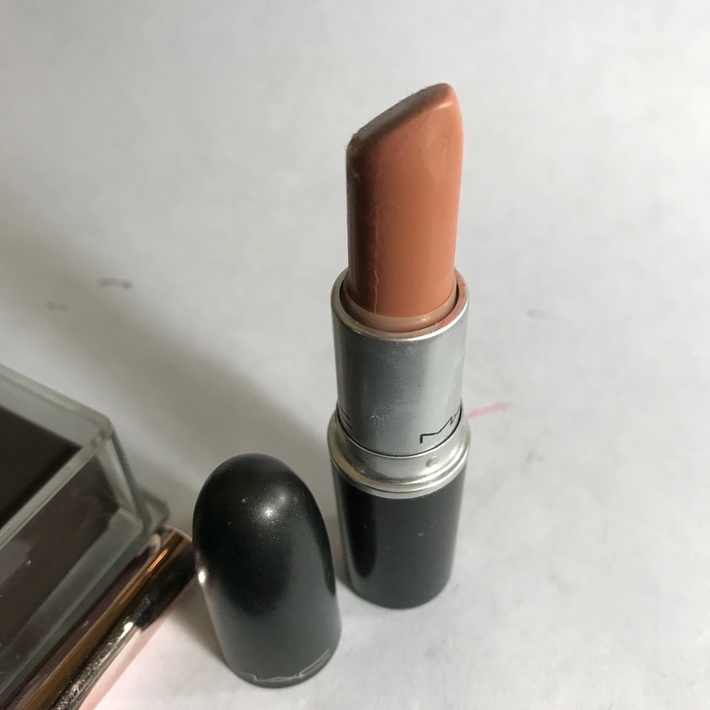 MAC satin lisptick in Peachstock A13